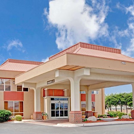 Ramada By Wyndham West Memphis Hotel Exterior foto