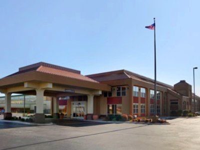 Ramada By Wyndham West Memphis Hotel Exterior foto