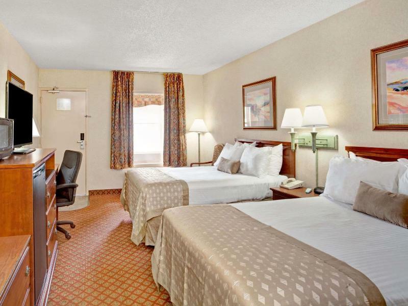 Ramada By Wyndham West Memphis Hotel Exterior foto