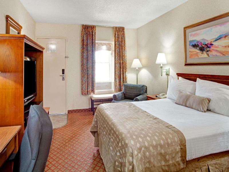 Ramada By Wyndham West Memphis Hotel Exterior foto